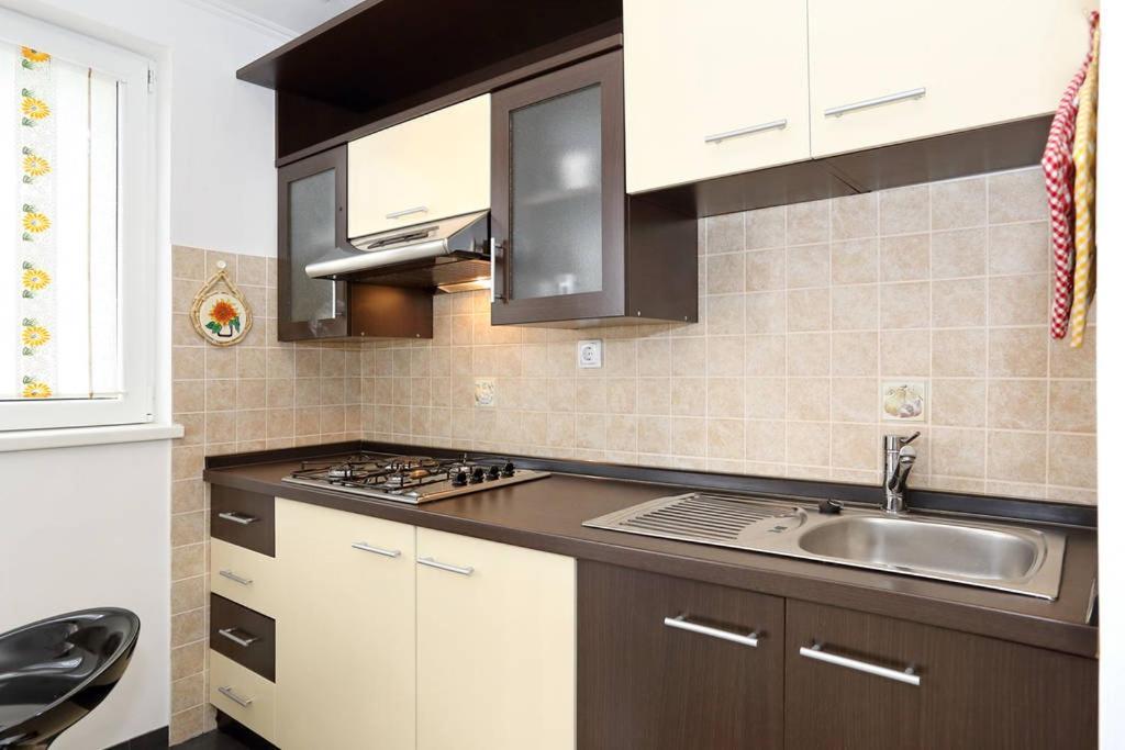 Apartmani Mlinar Gornji Karin Exterior foto